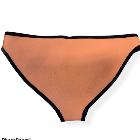 Triangl bottom - Picture 2 of 4